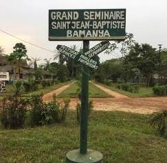 Panneau vers Grand Séminaire St-Jean-Baptiste